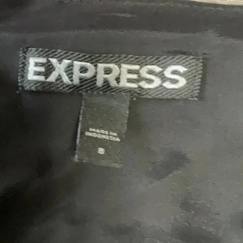 EXPRESS - Picture 5 of 6